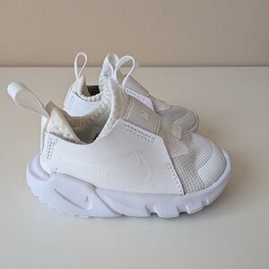 Nike Flex Runner 2, Toddler, Cream White Sneakers. Size 4C